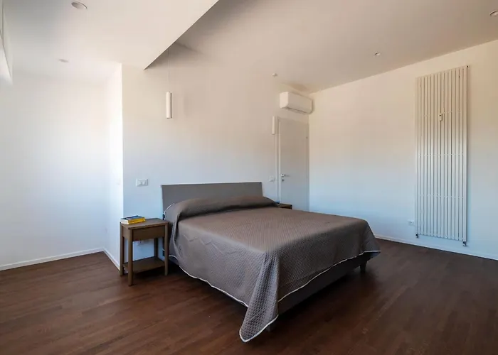 Guesthost - Tiburtina Flats With Terrace